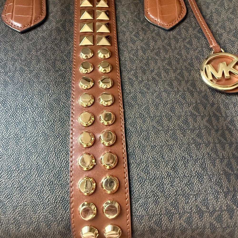 SALE🌸Michael Kors Eva Large Logo Studded CrocodileTote - Picture 6 of 11
